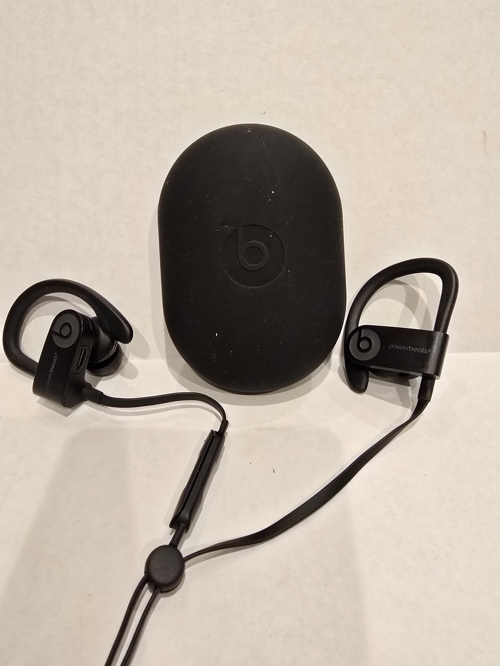 Beats Powerbeats3 Wireless Earbuds in Black